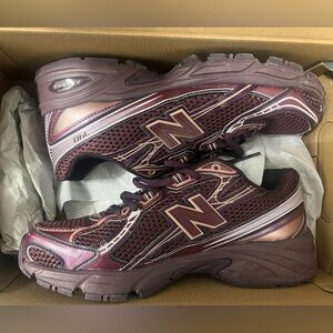 New Balance Women's Maroon Sneakers